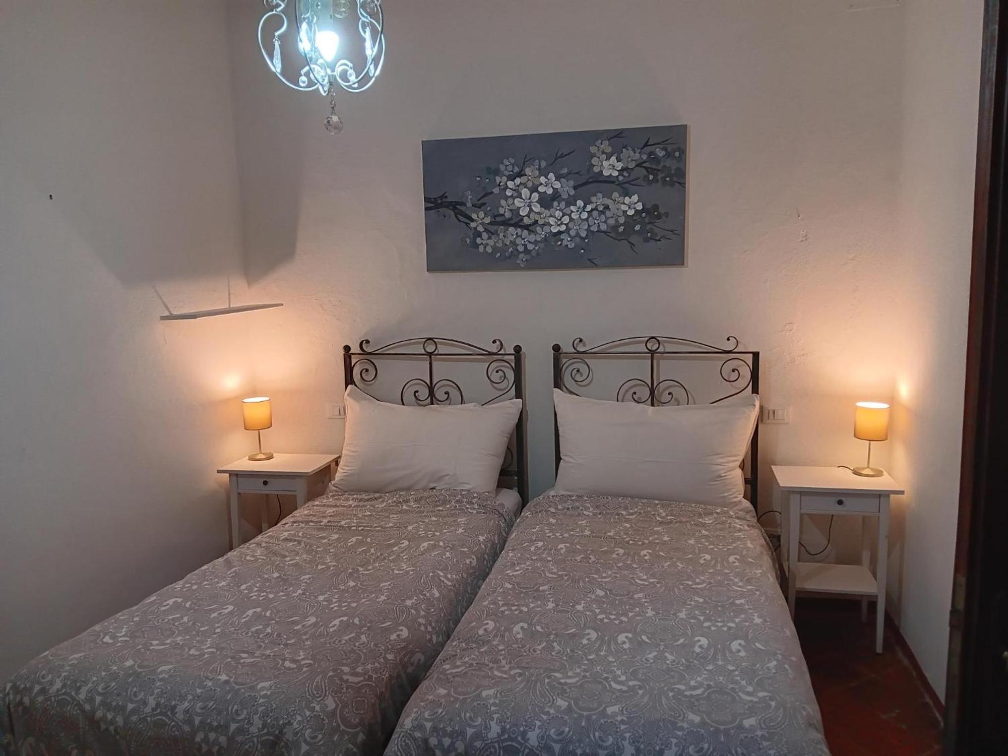 Monti Guesthouse Monti di Licciana Nardi Экстерьер фото