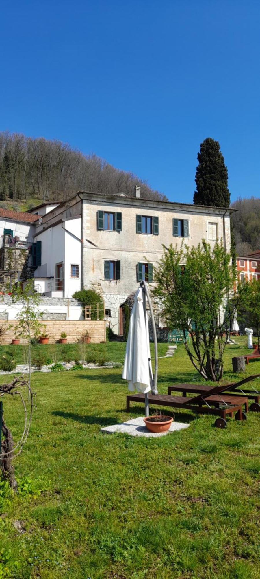 Monti Guesthouse Monti di Licciana Nardi Экстерьер фото