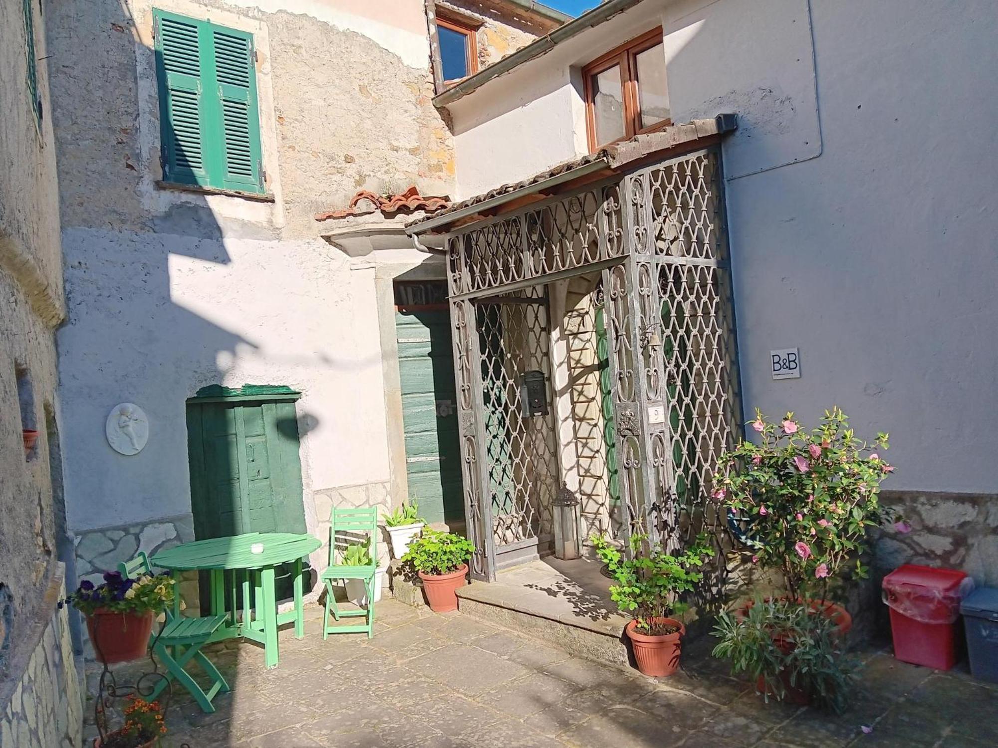 Monti Guesthouse Monti di Licciana Nardi Экстерьер фото