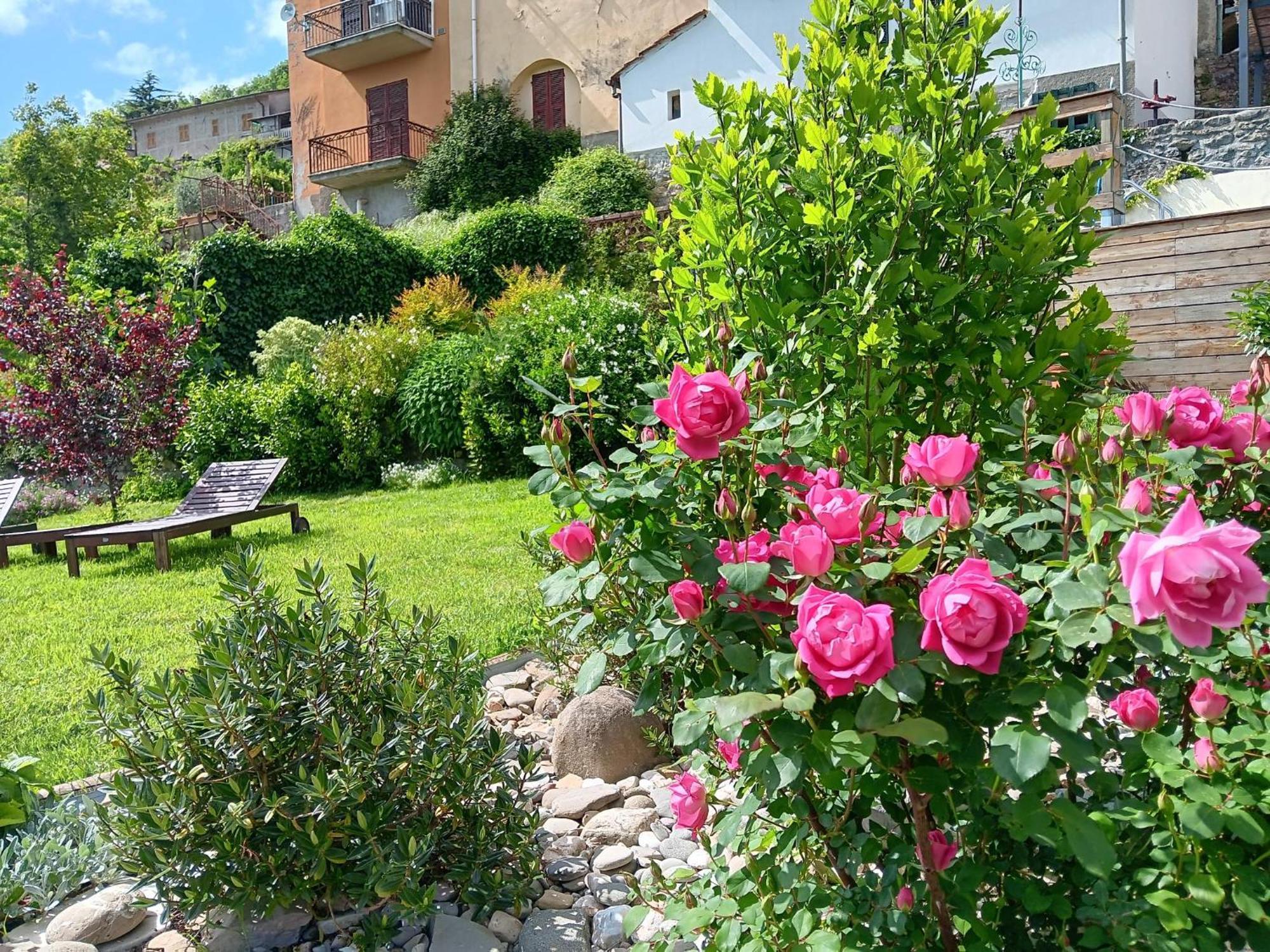 Monti Guesthouse Monti di Licciana Nardi Экстерьер фото