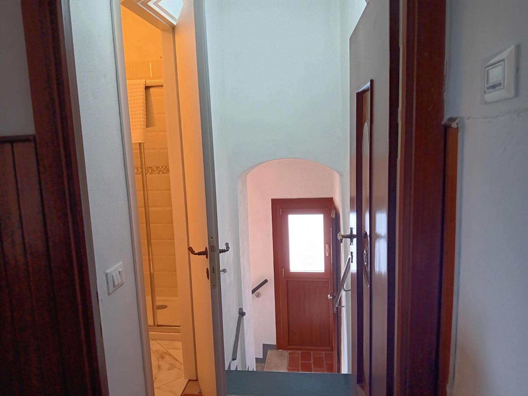 Monti Guesthouse Monti di Licciana Nardi Экстерьер фото