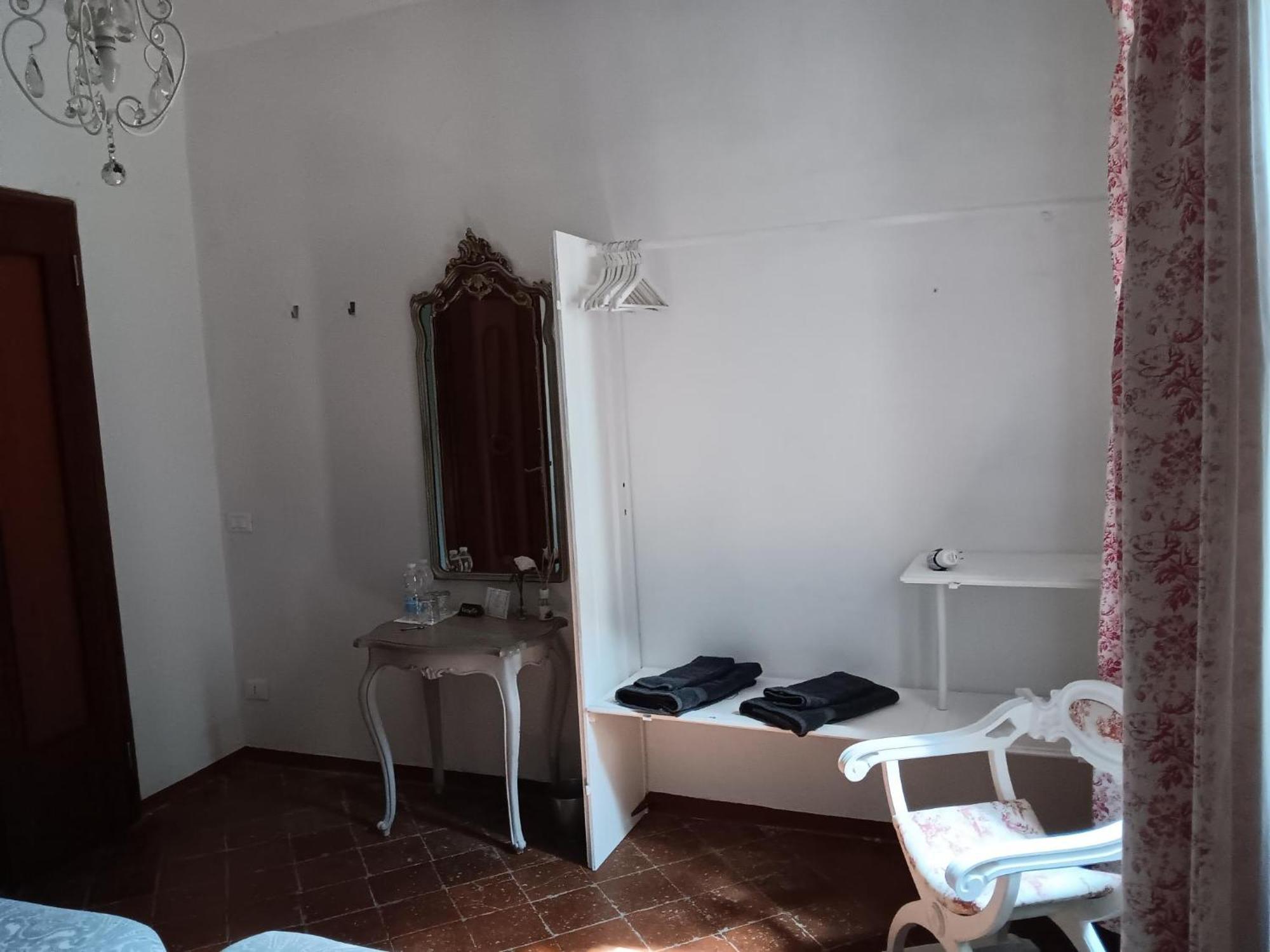 Monti Guesthouse Monti di Licciana Nardi Экстерьер фото