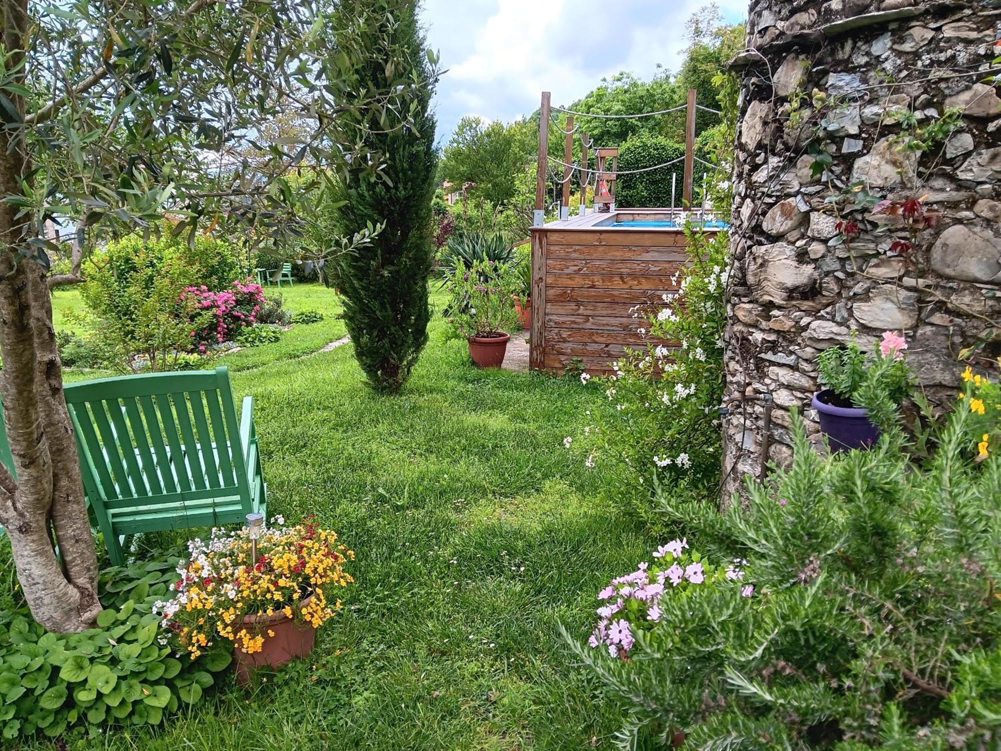 Monti Guesthouse Monti di Licciana Nardi Экстерьер фото