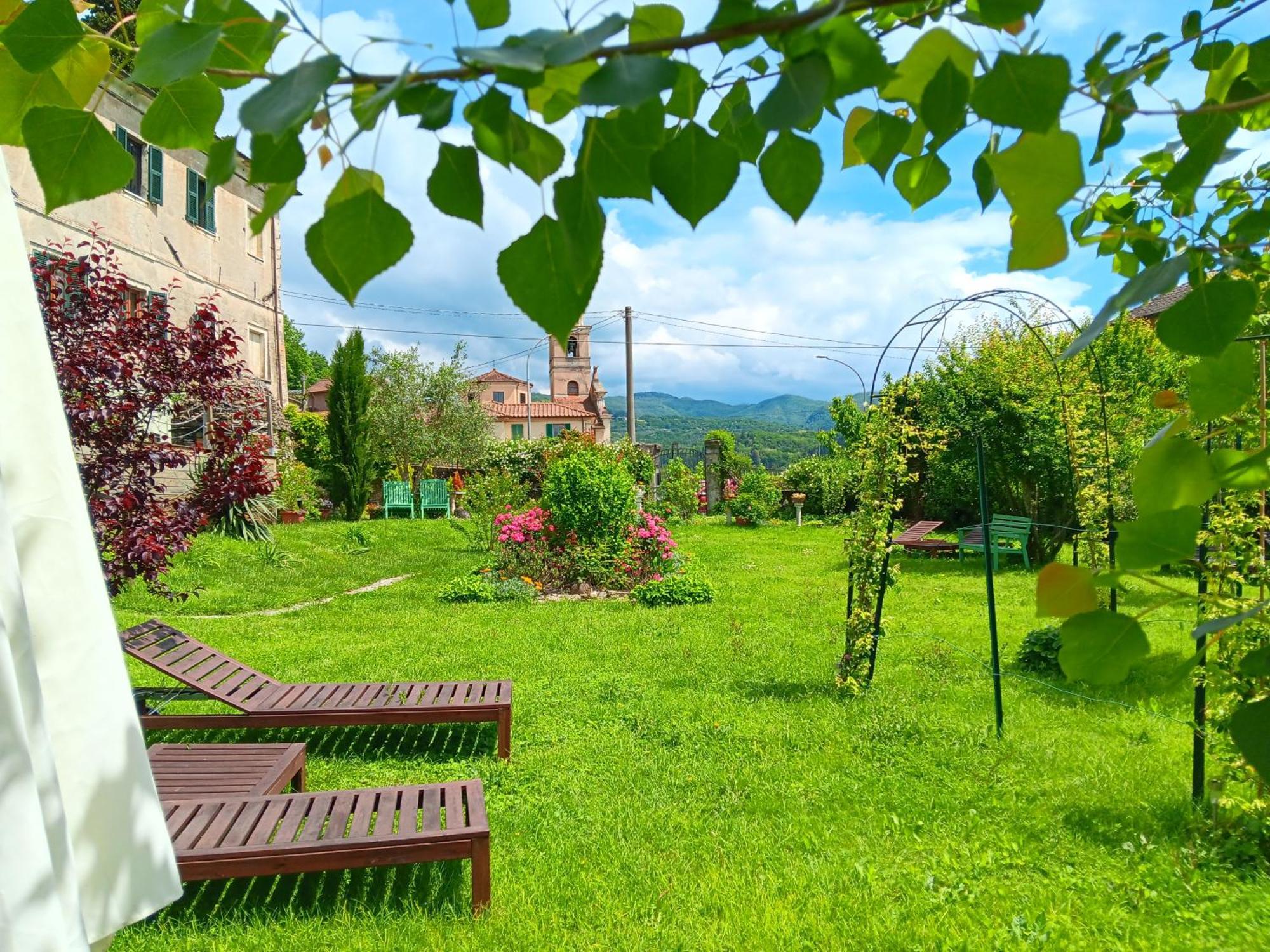 Monti Guesthouse Monti di Licciana Nardi Экстерьер фото